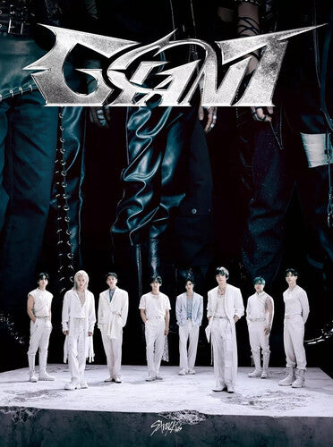 Stray Kids: Giant - Version B - incl. Photobook, Special Zine + Photocard