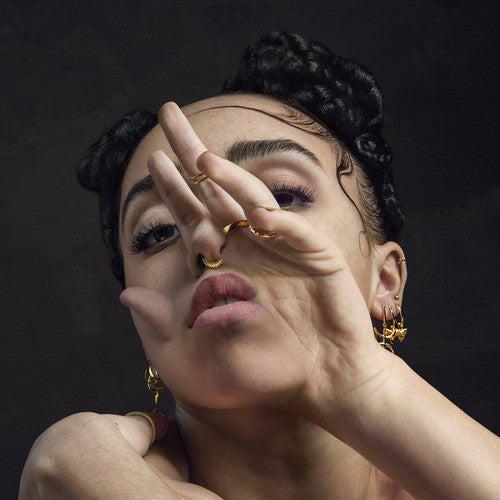 FKA Twigs: M3ll155x